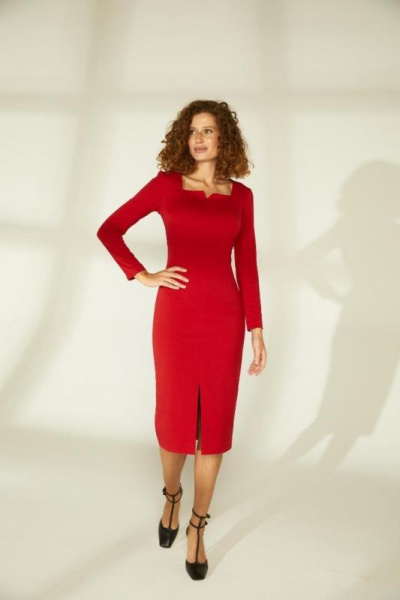 Платье - футляр с вырезом каре Платье - футляр с вырезом каре