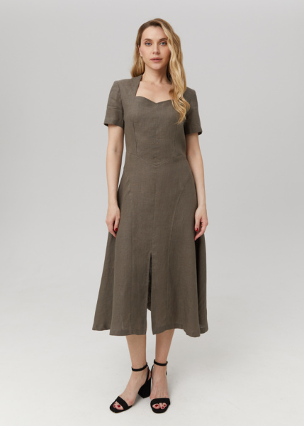 Платье с фигурным вырезом 