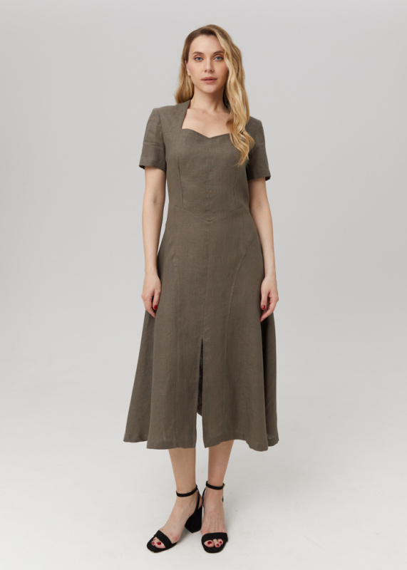 Платье с фигурным вырезом