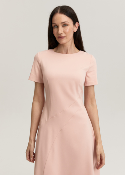 Платье с раклешеной юбкой 