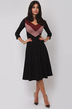 Платье с глубоким вырезом