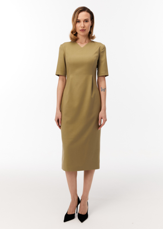 Платье с защипами на талии