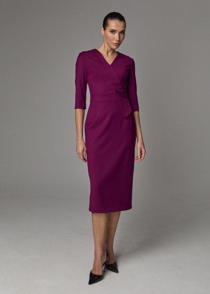 Платье с декоративной деталью  Платье с декоративной деталью