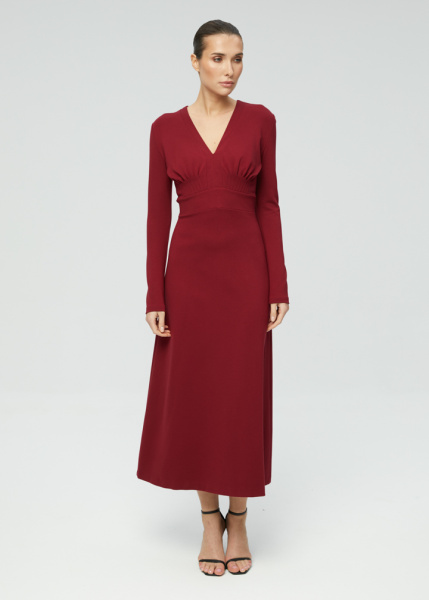 Платье с декоративными защипами