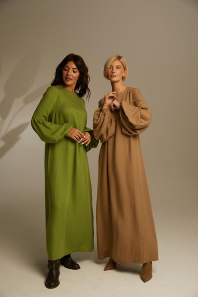 Платье с объемным рукавом