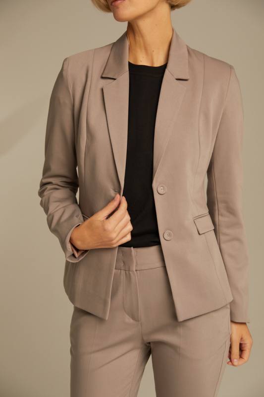 Приталенный жакет