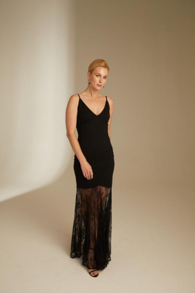 Платье с кружевным подолом