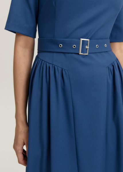 Платье с объемной юбкой 