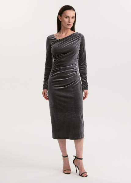 Бархатное платье с асимметричным вырезом