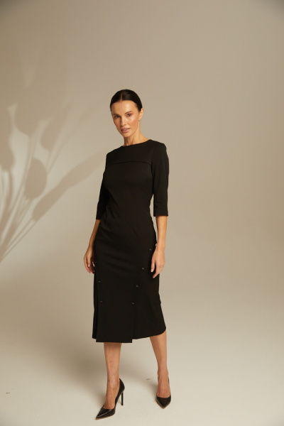 Платье с обтяжными пуговицами