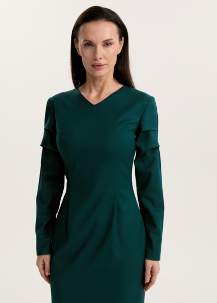 Платье с акцентными складками на рукавах