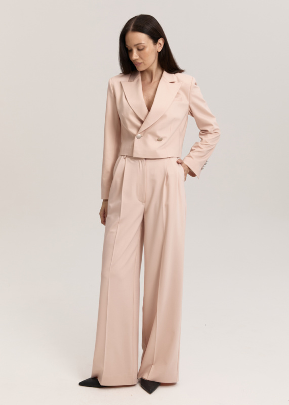 Брючный костюм с кроп жакетом