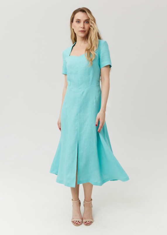 Платье с фигурным вырезом