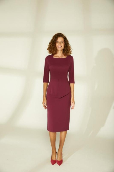 Платье с вырезом каре и баской Платье с вырезом каре и баской