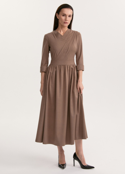 Платье с широкой юбкой