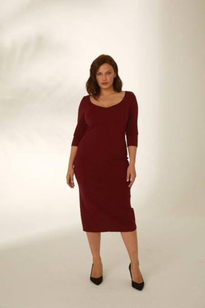 Платье футляр с вырезом декольте