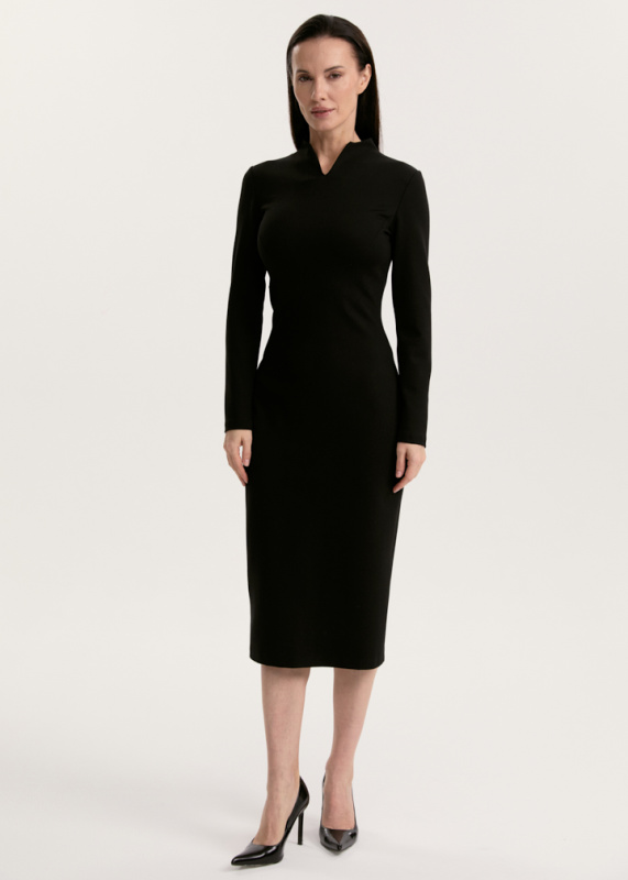 Платье с воротником стойка