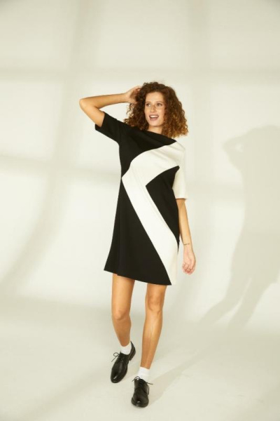 Двуцветное платье А-силуэта