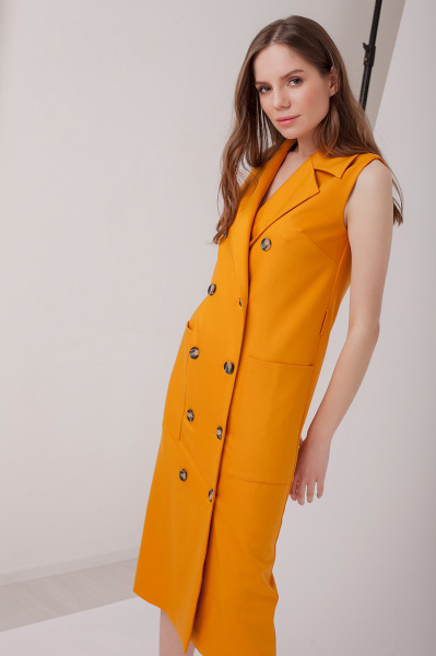 Платье с лацканами и поясом 