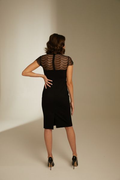 Платье с круженым верхом