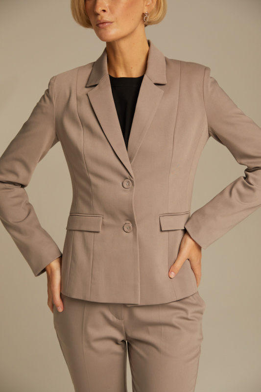 Приталенный жакет