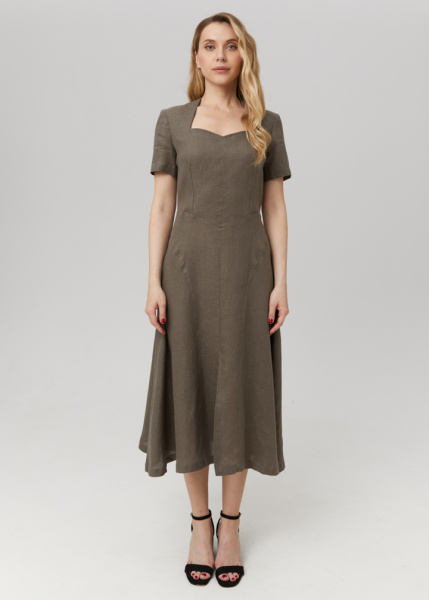 Платье с фигурным вырезом 