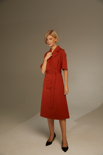 Платье с лацканами и поясом