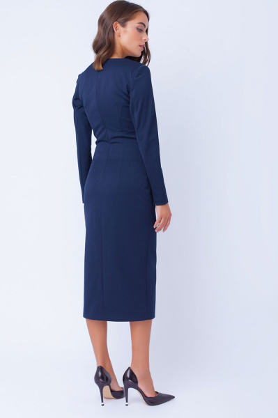 Платье - футляр с вырезом каре