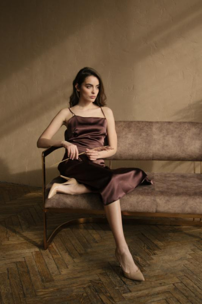 Атласное платье в бельевом стиле