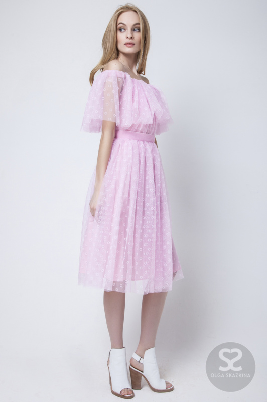 Платье с воланом