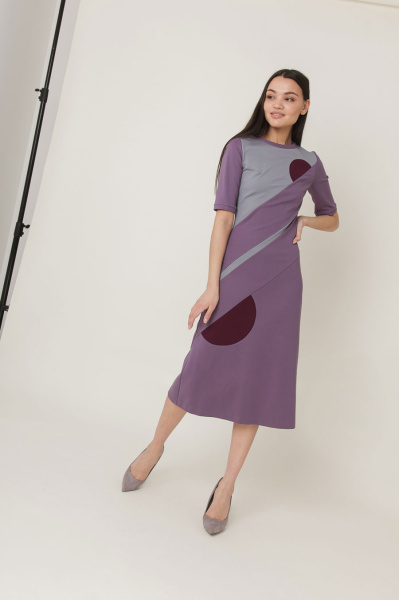 Платье с графическими вставками
