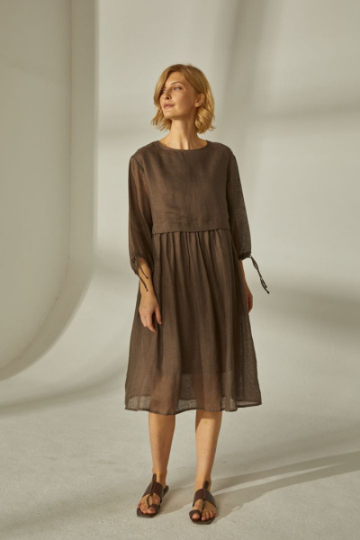 Льняное платье длины миди