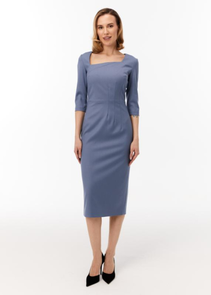 Платье с асимметричным вырезом