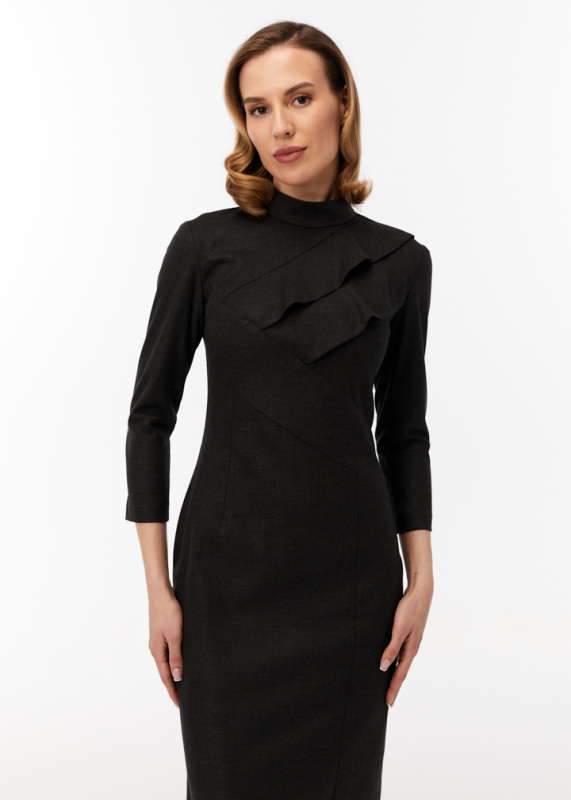 Платье с воланами и воротником-стойкой