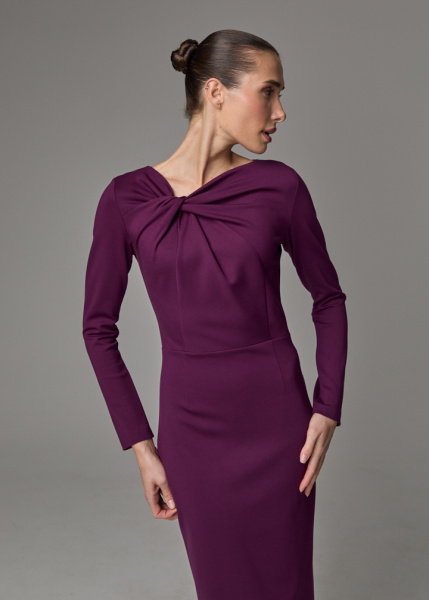 Платье с эффектным перекрутом  Платье с эффектным перекрутом