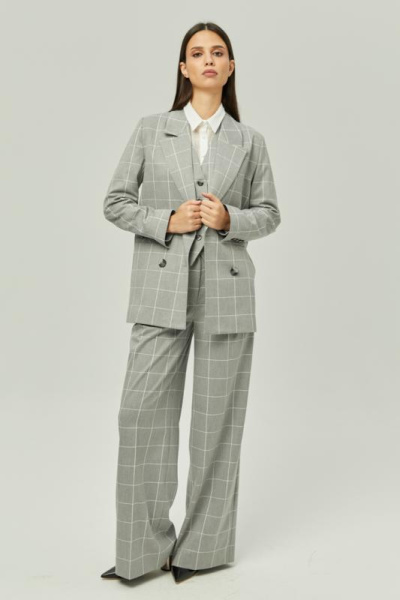 Костюм с удлиненным жакетом