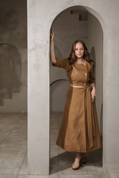 Костюм с юбкой изо льна