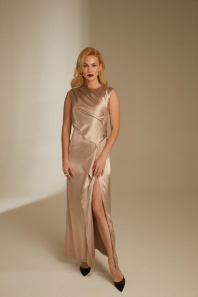 Платье из атласа