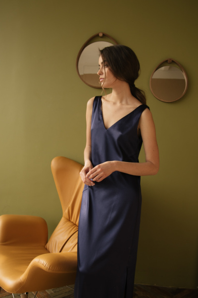 Атласное платье в бельевом стиле