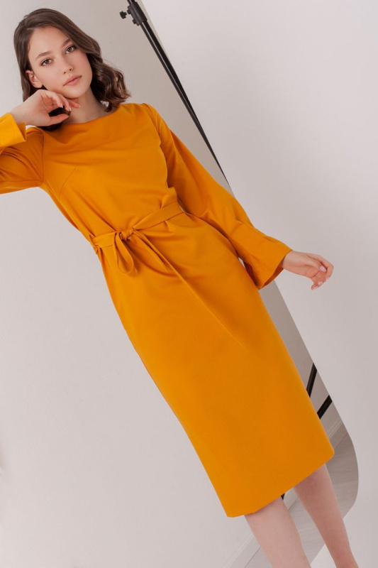 Приталенное платье