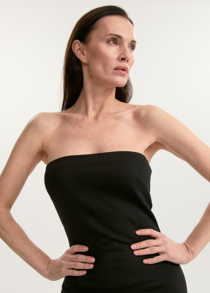 Платье с открытыми плечами