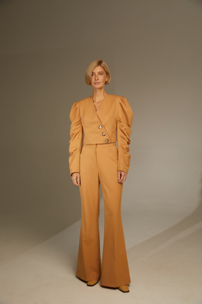 Жакет с объемными рукавами