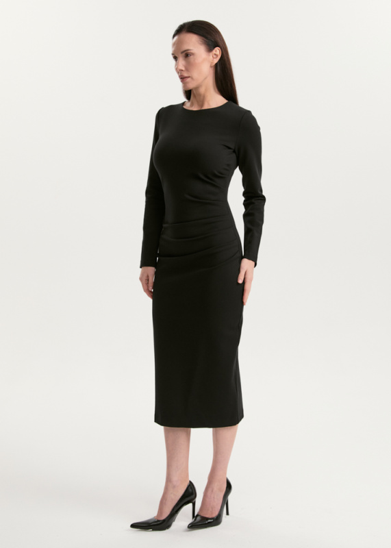 Платье с боковыми защипами