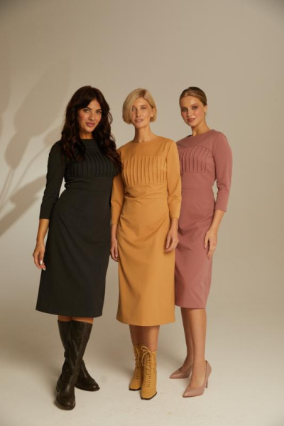 Платье с вертикальными прострочками