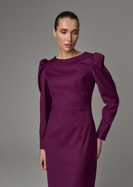 Платье-футляр с буфами 