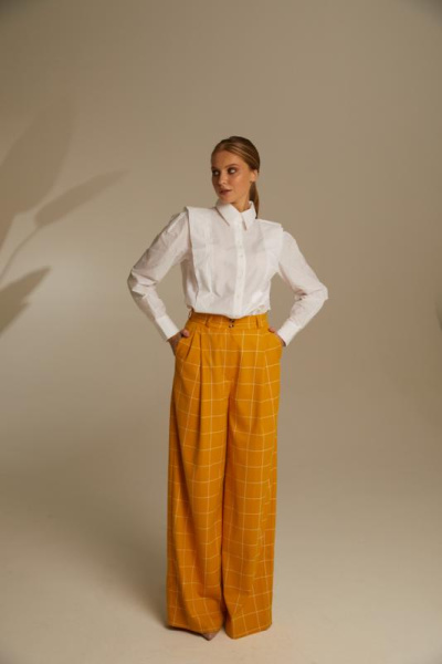 Рубашка с декоративными деталями