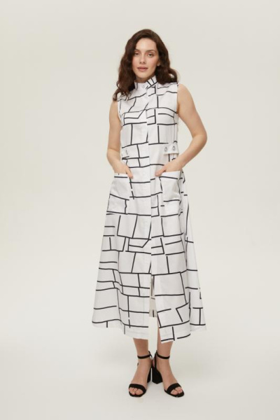 Платье с воротником стойка