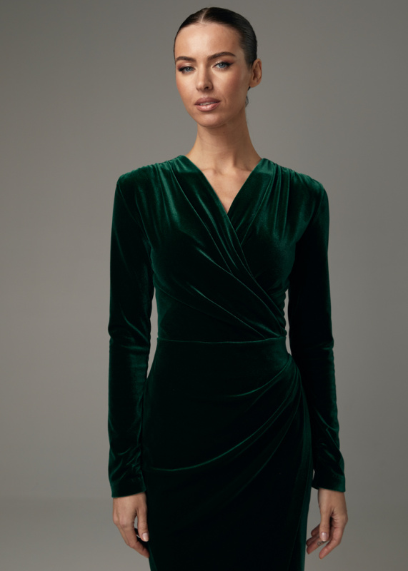 Платье из бархата с драпировкой