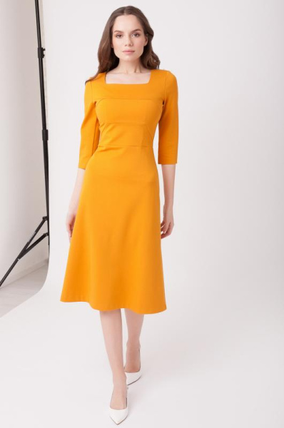 Платье с вырезом каре