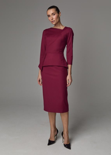 Платье футляр с баской Платье футляр с баской